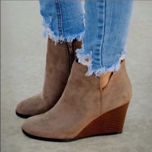 Listing for @helpinghangers